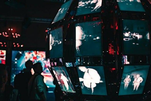 Les Marques du Futur : Innovations Radicales dans le Monde de l'Art
